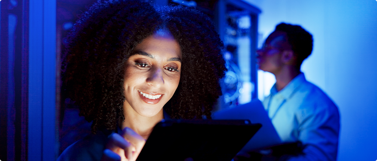 Equipe Usabit trabalhando com tecnologia